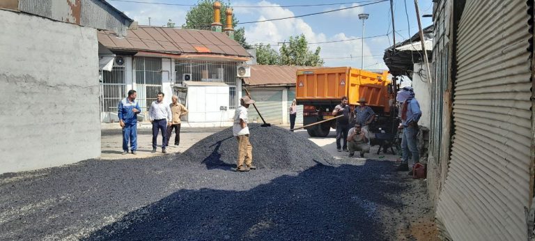 آغاز آسفالت‌ریزی ورودی بازارچه توسط شهرداری گوراب زرمیخ