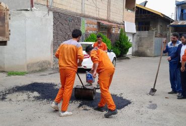 اجرای عملیات لکه‌گیری آسفالت در سطح شهر گوراب زرمیخ