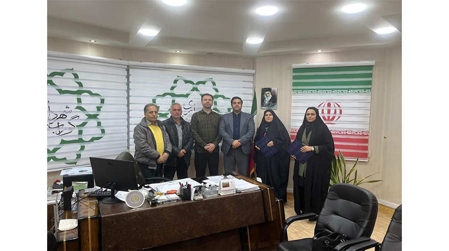 تجلیل از دو بانو عضو شورای اسلامی شهر گوراب زرمیخ به مناسبت روز زن و ولادت حضرت فاطمه(س)