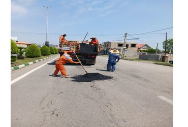 عملیات لکه‌گیری و ترمیم آسفالت معابر سطح شهر توسط شهرداری گوراب زرمیخ