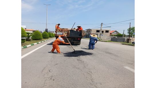 عملیات لکه‌گیری و ترمیم آسفالت معابر سطح شهر توسط شهرداری گوراب زرمیخ