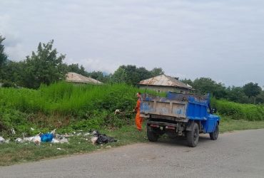 تداوم فعالیت‌های خدمات شهری و پاکسازی معابر توسط پاکبانان شهرداری گوراب زرمیخ